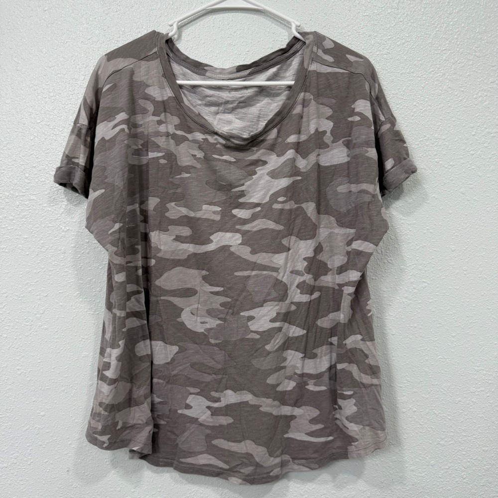 Maurices 24/7 Womens Grey Camo V-Neck T-Shirt Cuffed Sleeve Relaxed Fit‎ XL